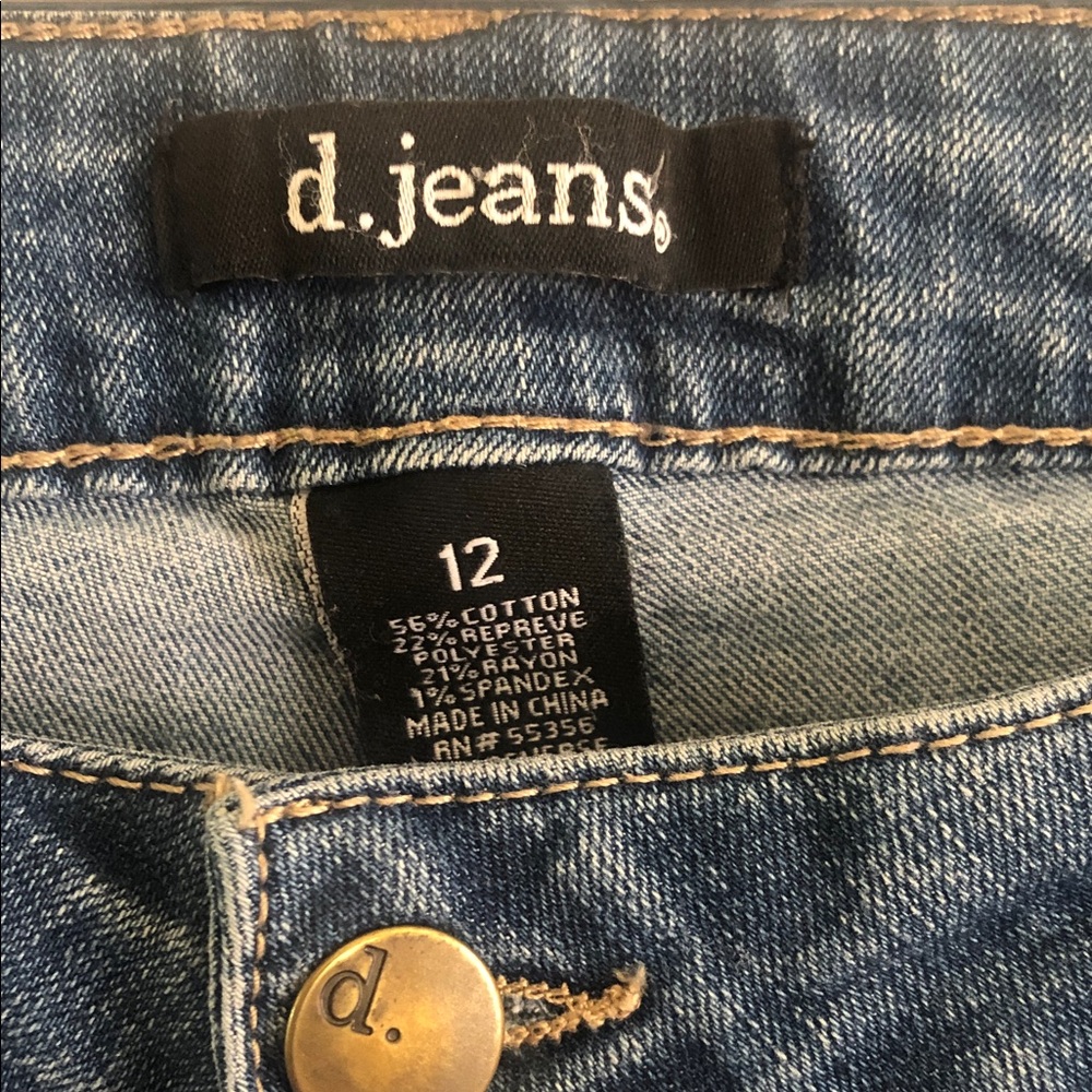 d. jeans Medium Blue Denim Jeans with Gold Button
